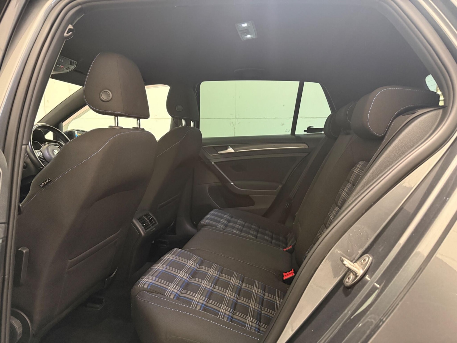 Used Volkswagen Golf 2017 for sale - 77101630: Photo 24