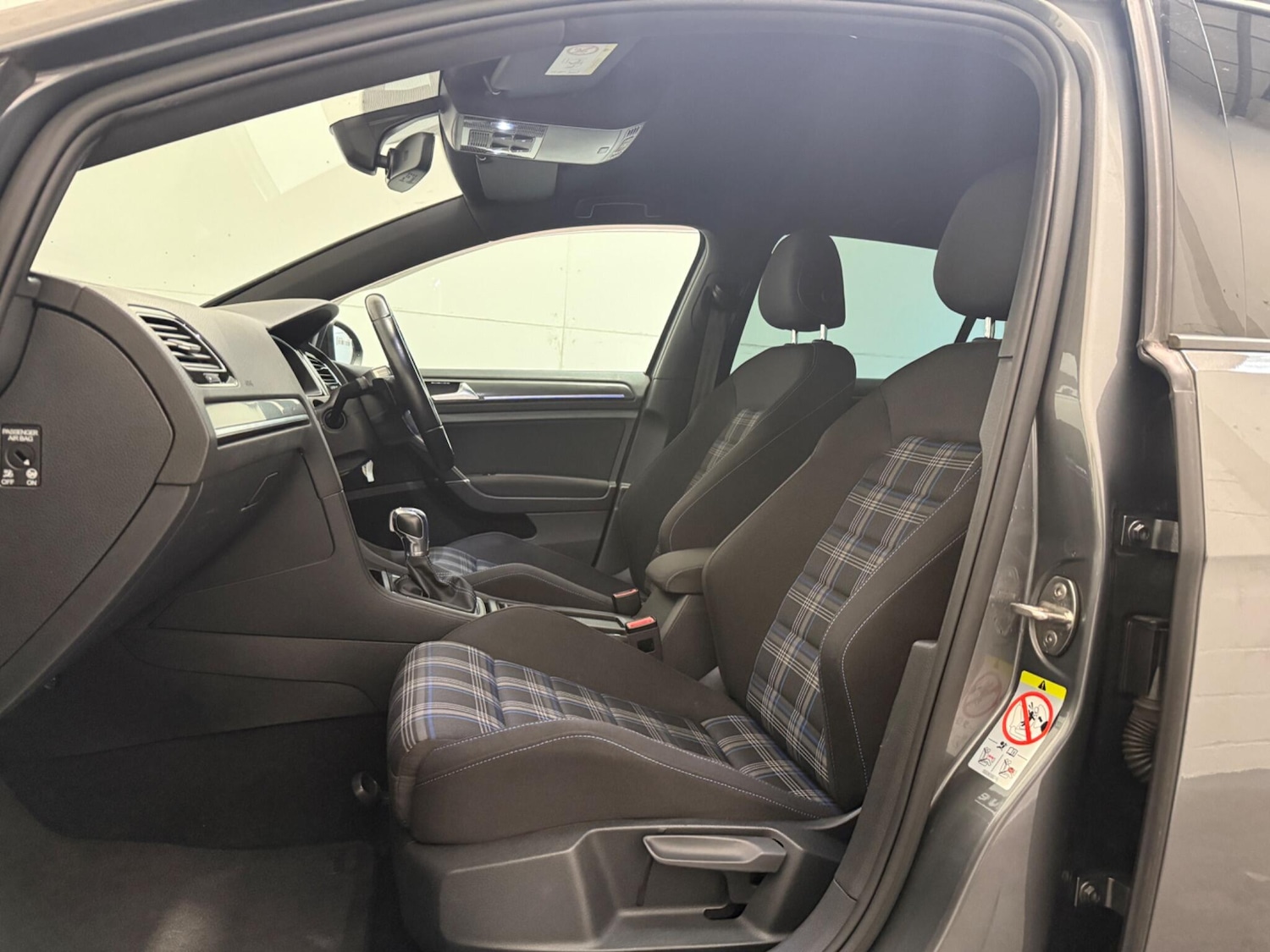 Used Volkswagen Golf 2017 for sale - 77101630: Photo 35