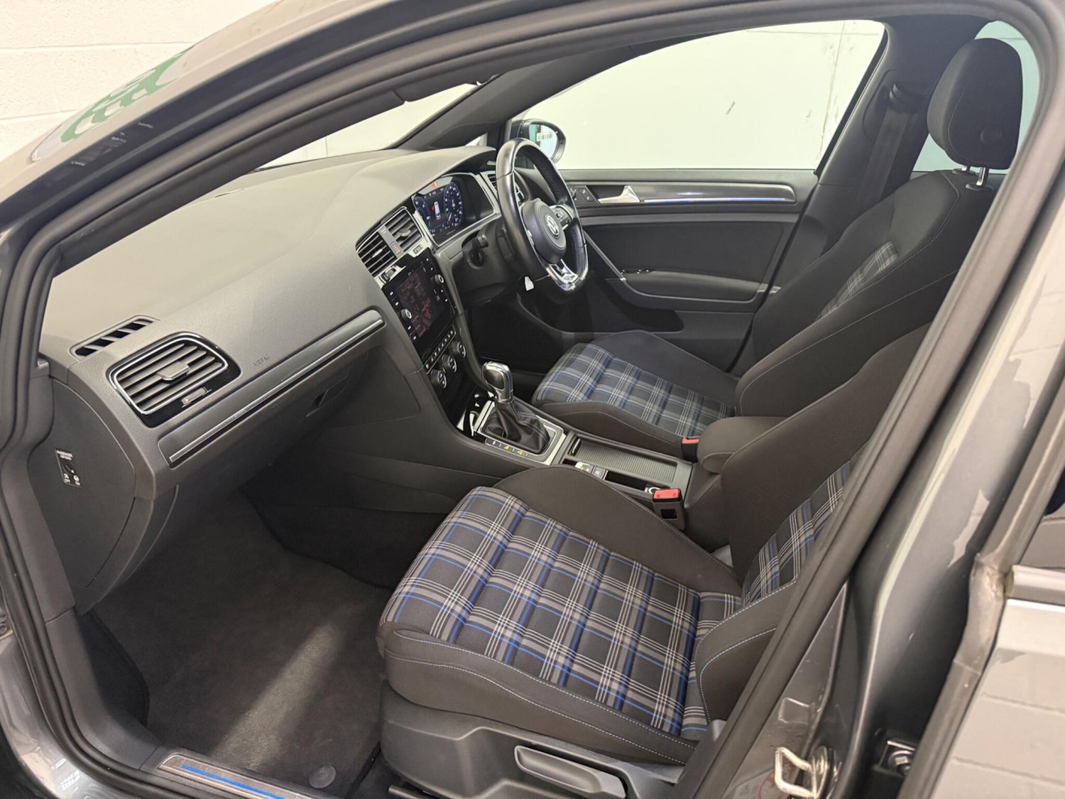 Used Volkswagen Golf 2017 for sale - 77101630: Photo 36