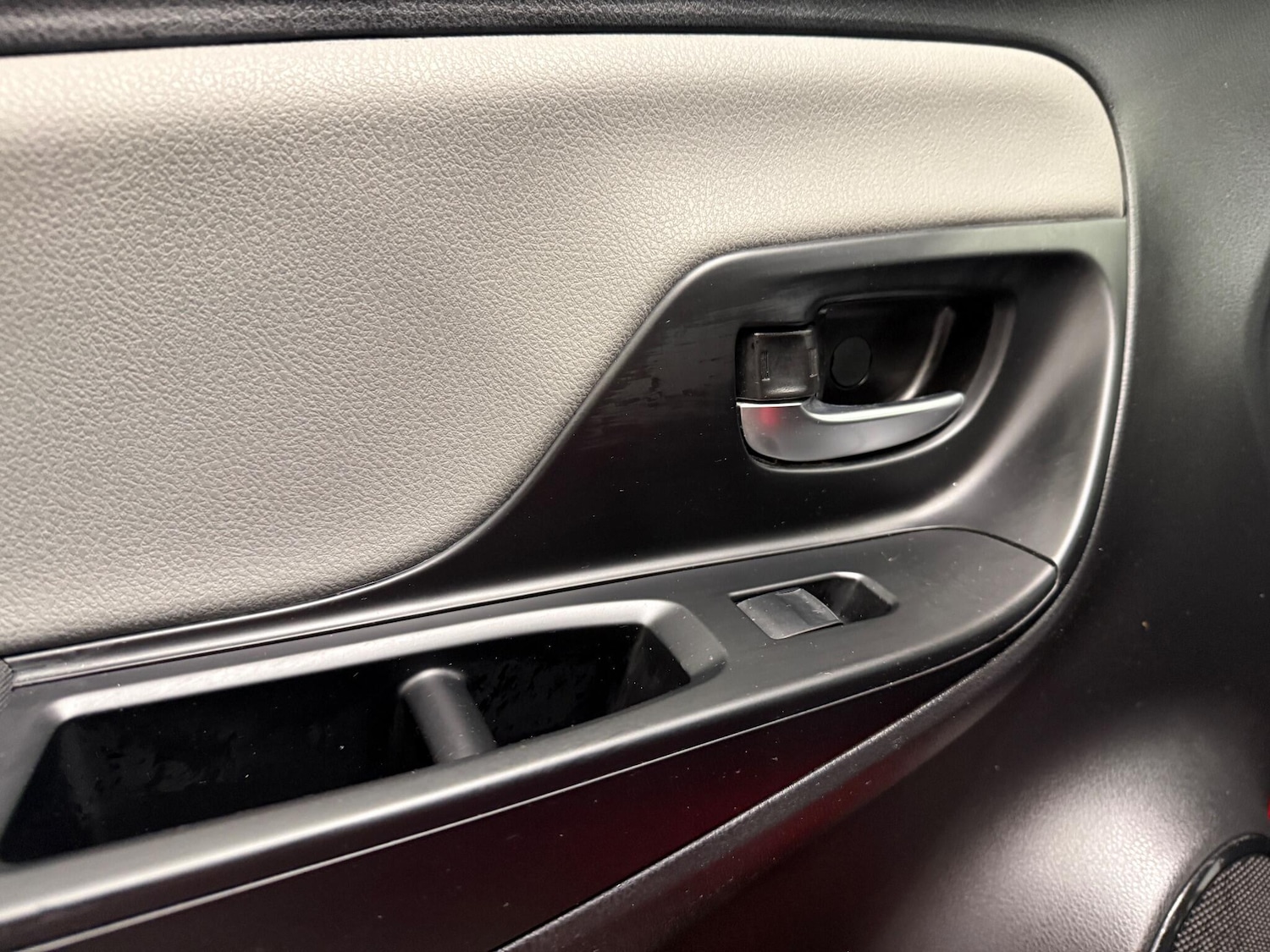 Used Toyota Yaris 2020 for sale - 76260437: Photo 45