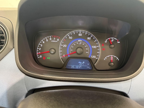 Used Hyundai i10 2015 for sale - 76123037: Photo 32