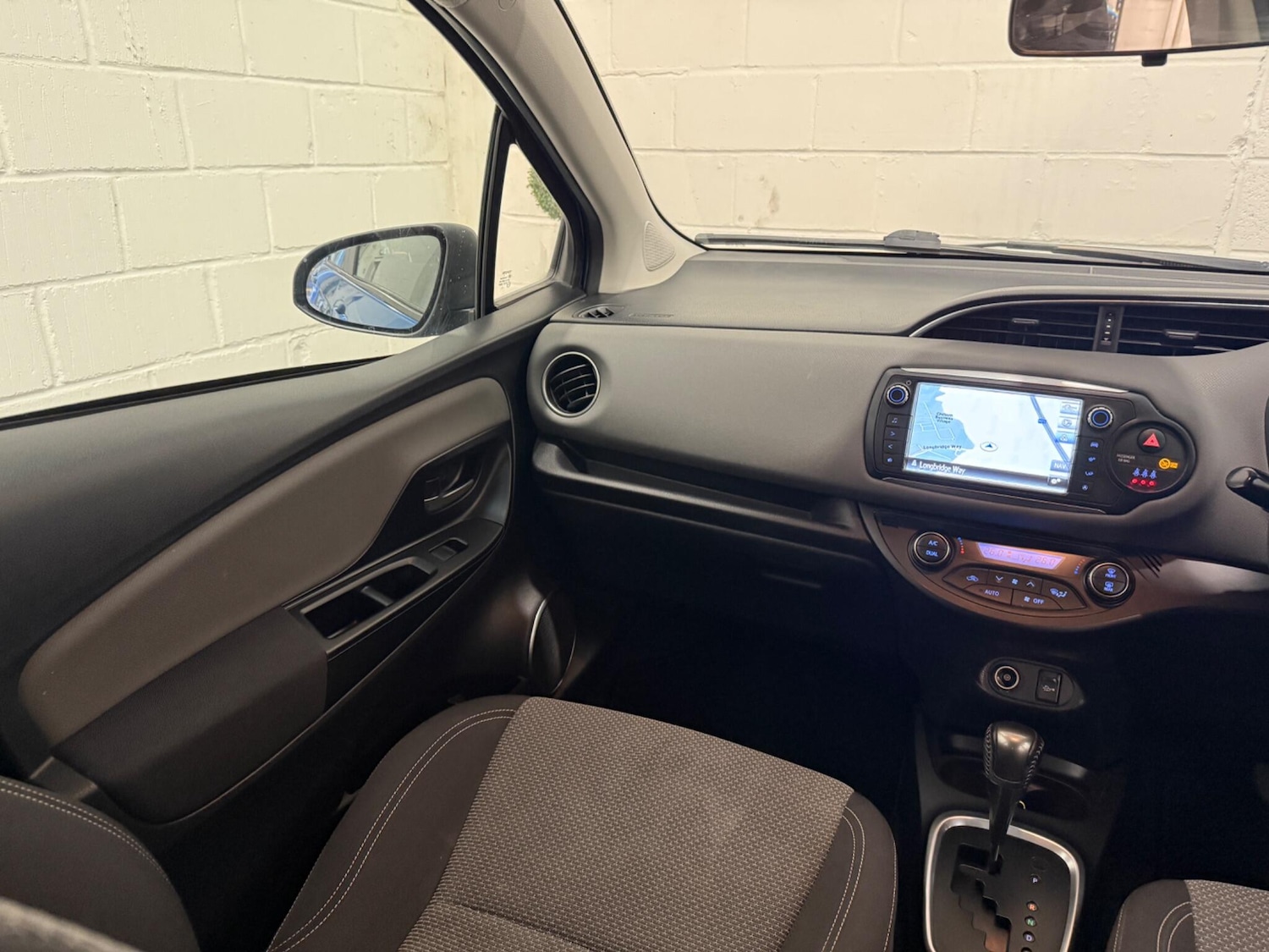 Used Toyota Yaris 2015 for sale - 76913703: Photo 18