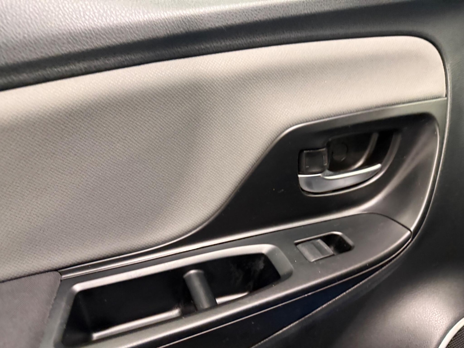 Used Toyota Yaris 2015 for sale - 76913703: Photo 32