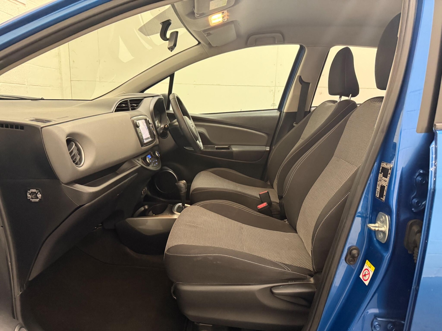 Used Toyota Yaris 2015 for sale - 76913703: Photo 36