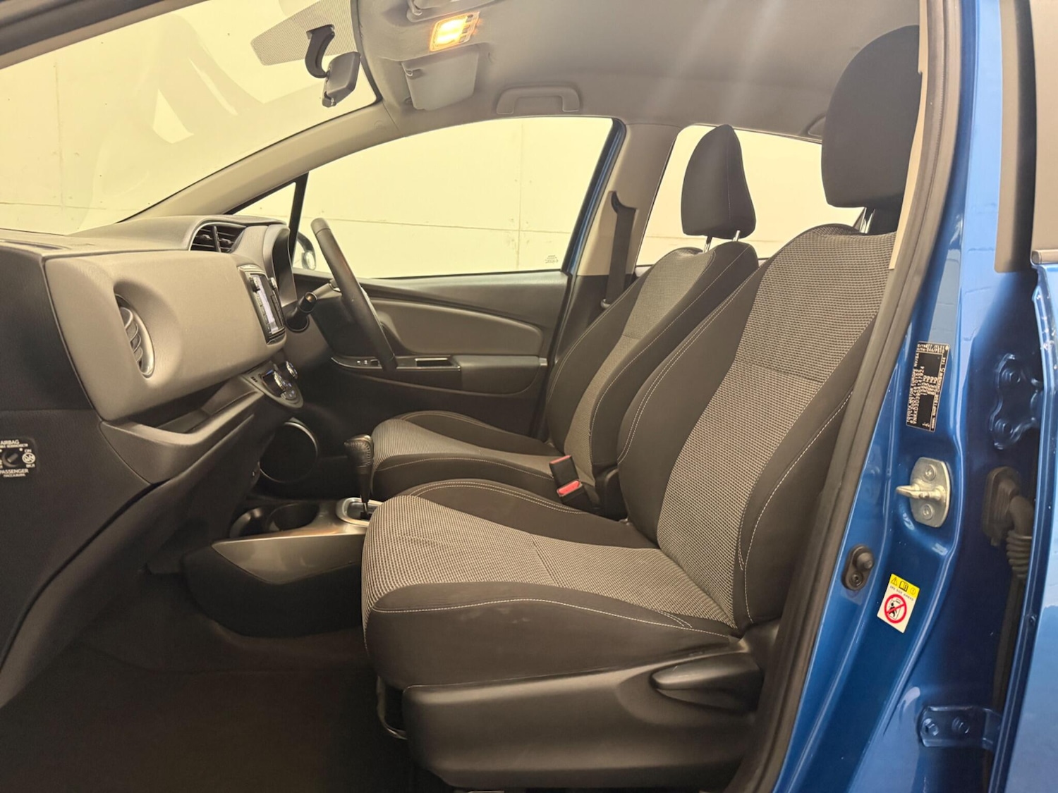 Used Toyota Yaris 2015 for sale - 76913703: Photo 37