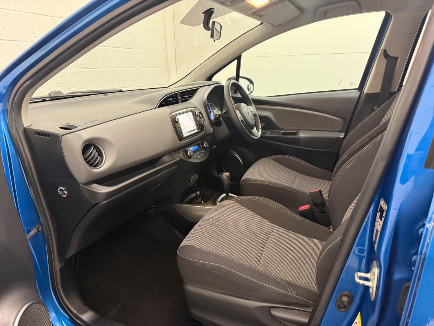 Used Toyota Yaris 2015 for sale - 76913703: Photo 38