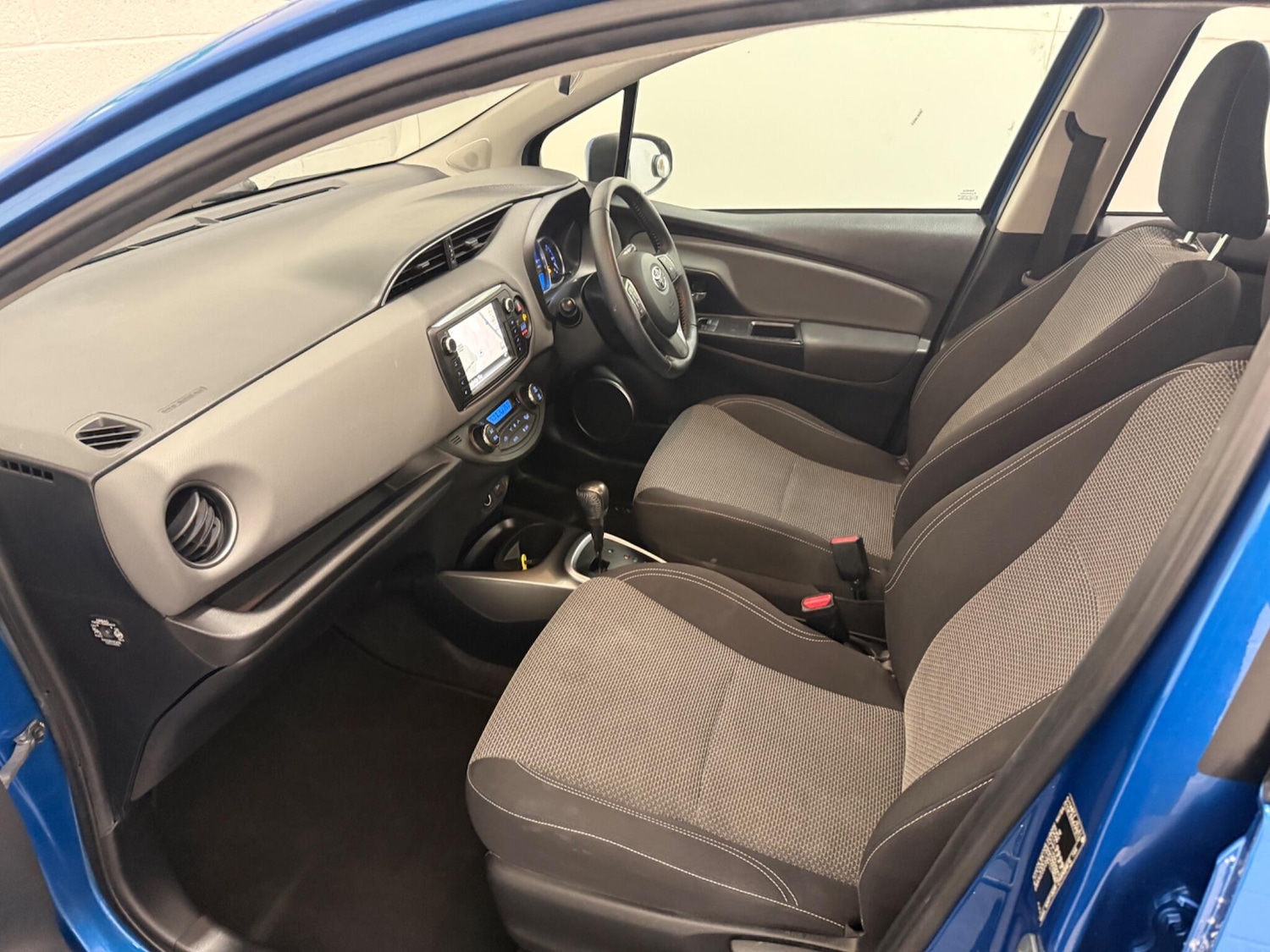 Used Toyota Yaris 2015 for sale - 76913703: Photo 39