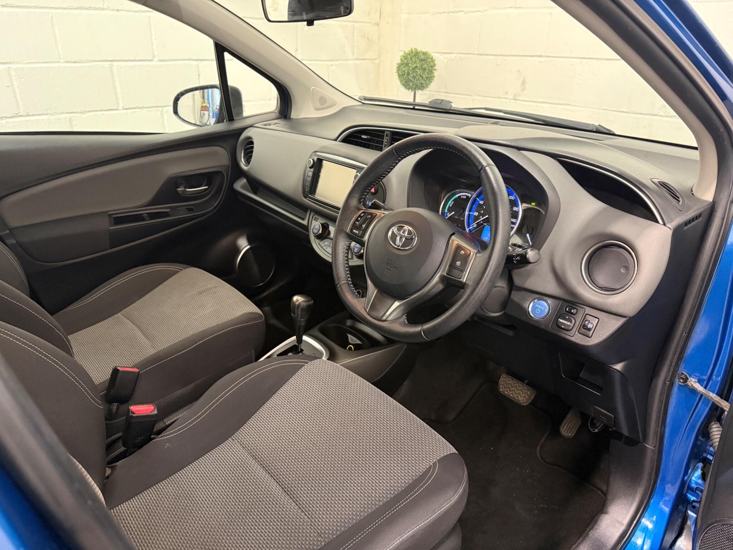 Used Toyota Yaris 2015 for sale - 76913703: Photo 46