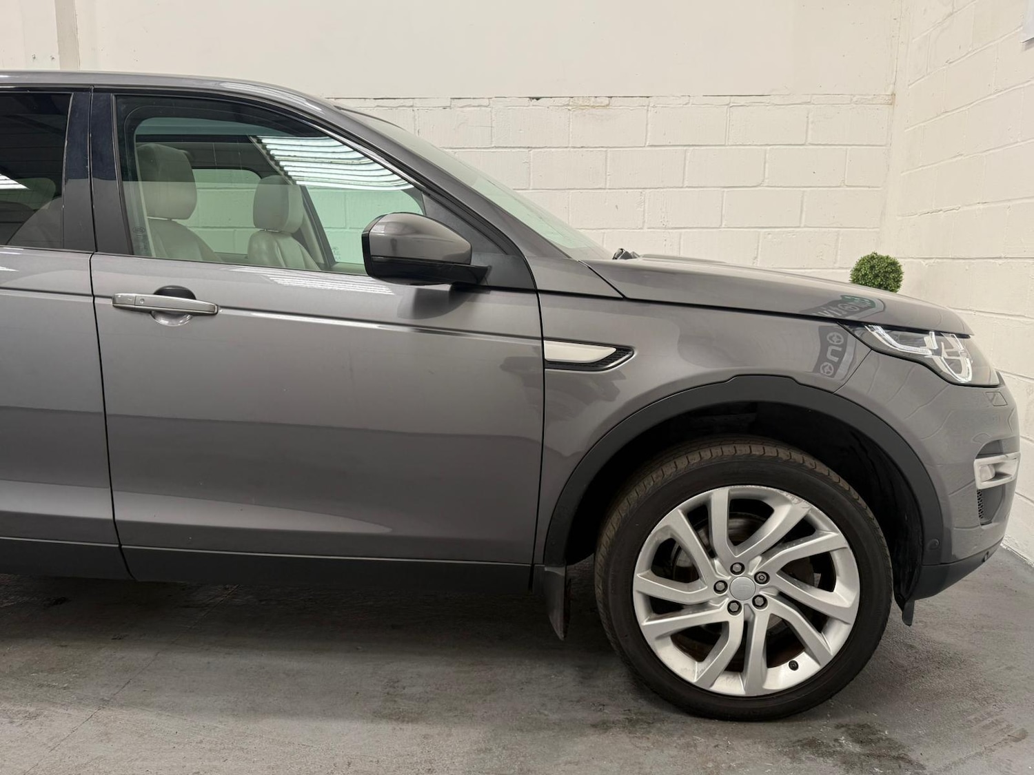 Used Land Rover Discovery Sport 2016 for sale - 76989733: Photo 19