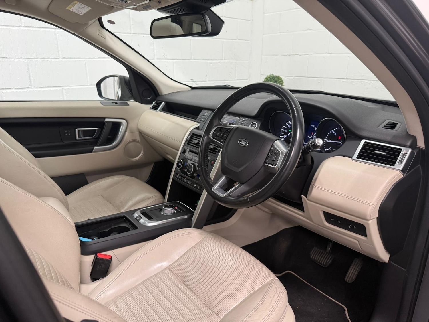 Used Land Rover Discovery Sport 2016 for sale - 76989733: Photo 23