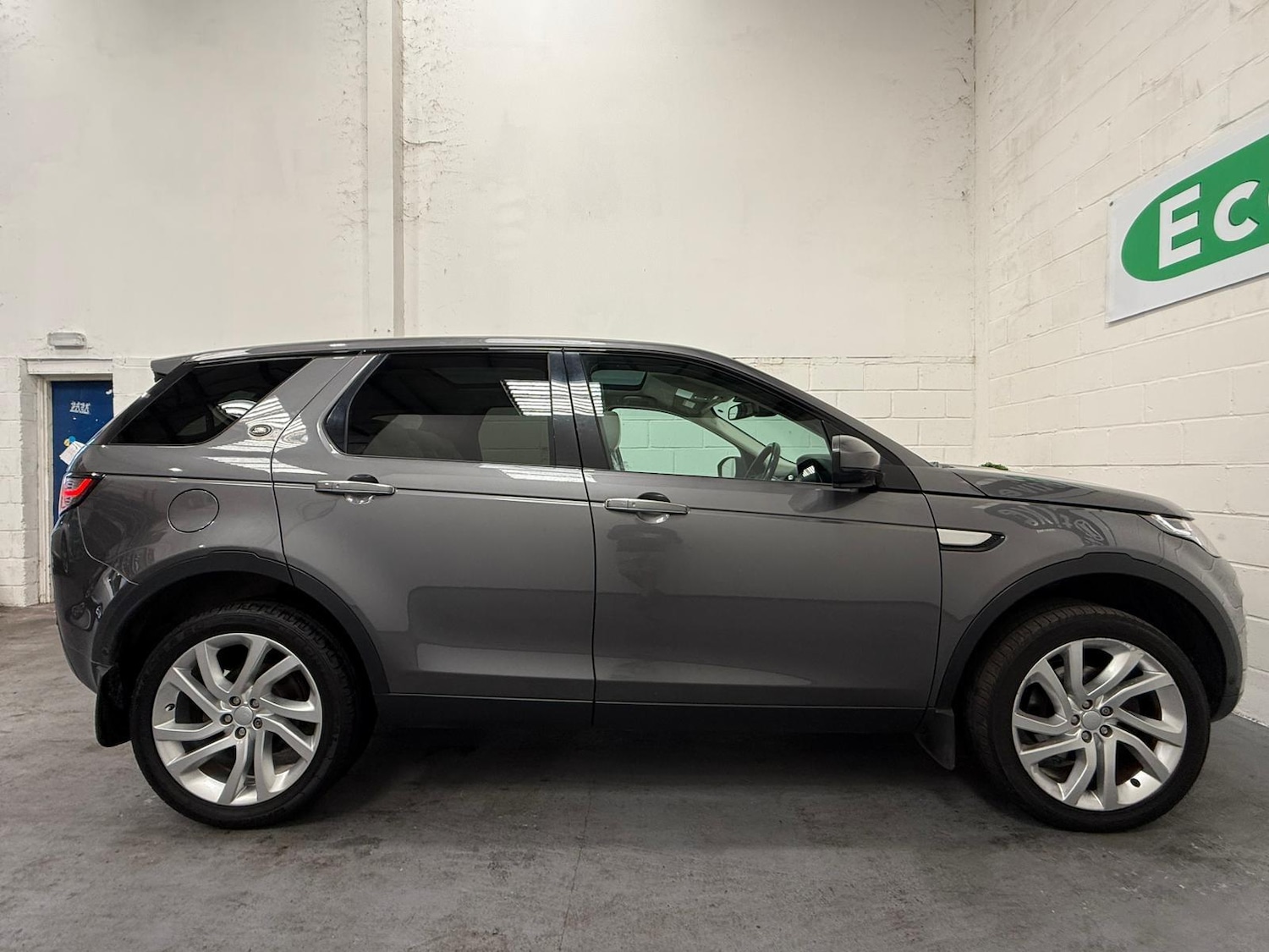 Used Land Rover Discovery Sport 2016 for sale - 76989733: Photo 24