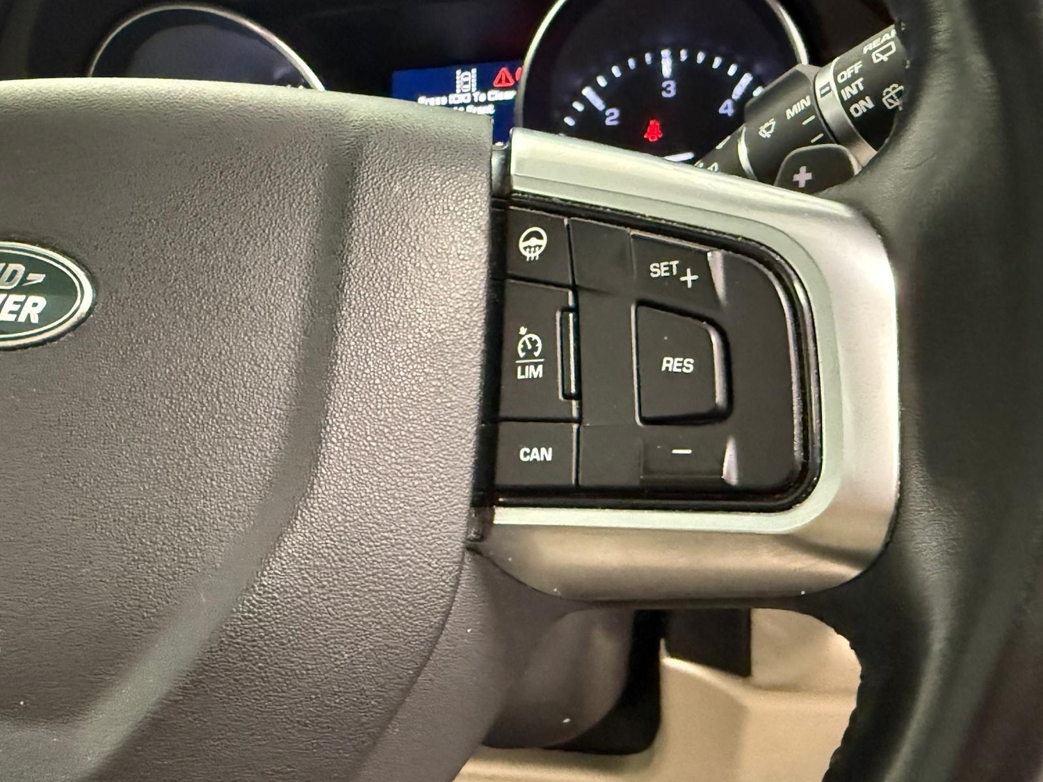 Used Land Rover Discovery Sport 2016 for sale - 76989733: Photo 26