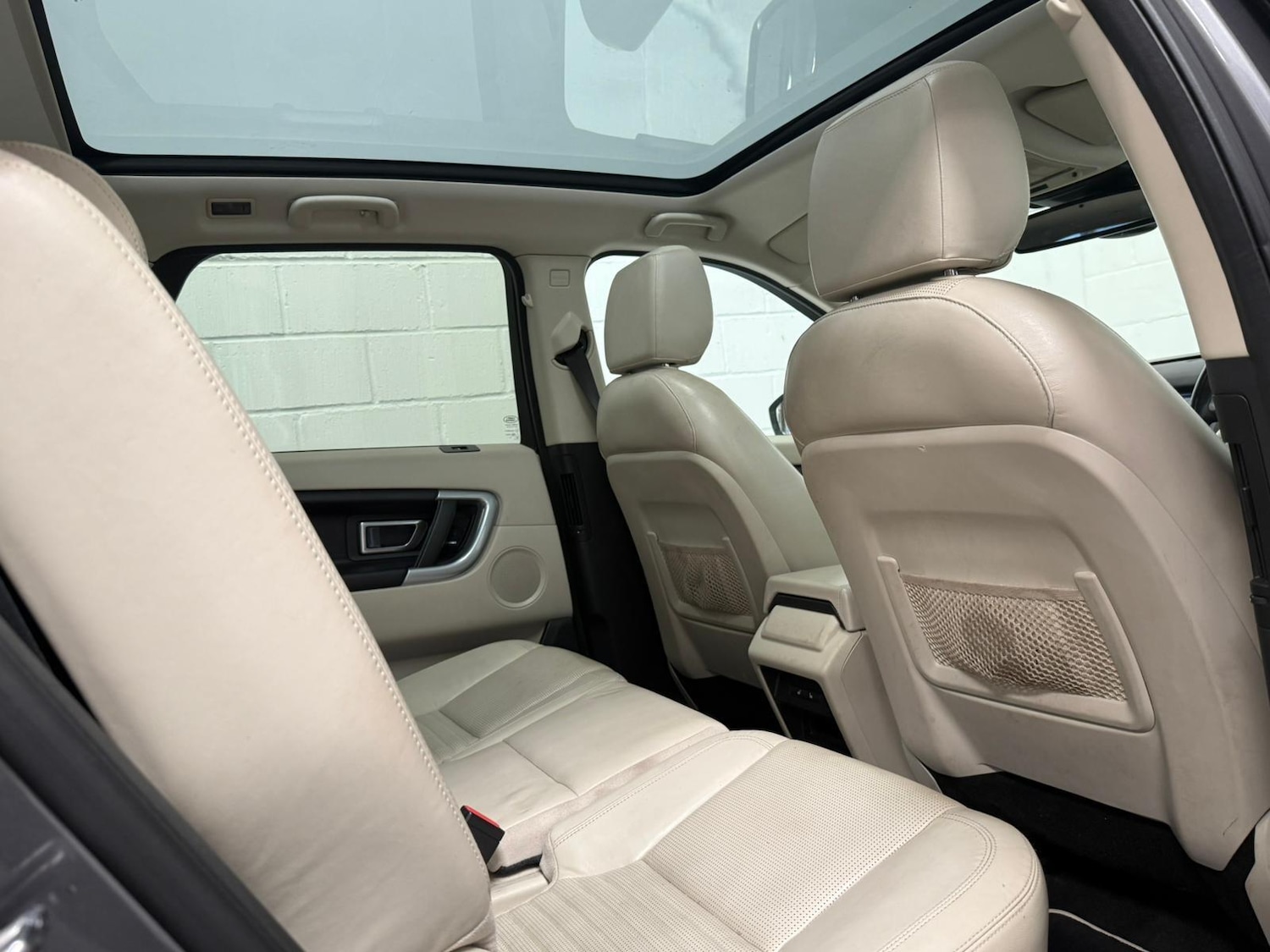 Used Land Rover Discovery Sport 2016 for sale - 76989733: Photo 33