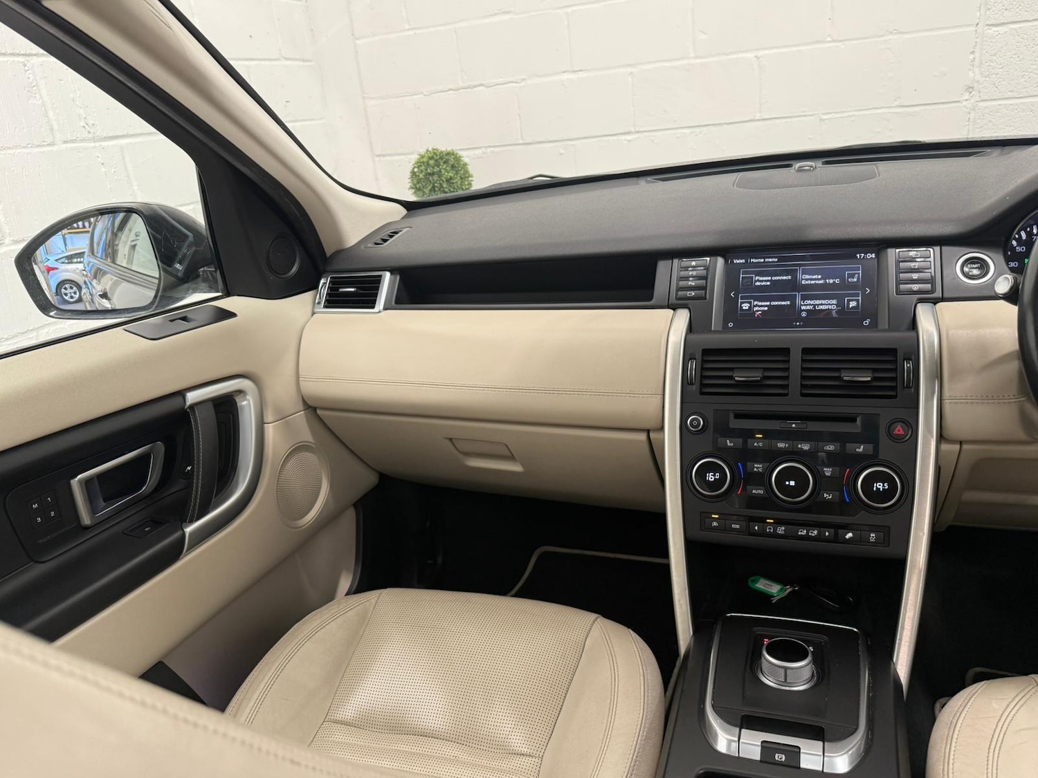 Used Land Rover Discovery Sport 2016 for sale - 76989733: Photo 38