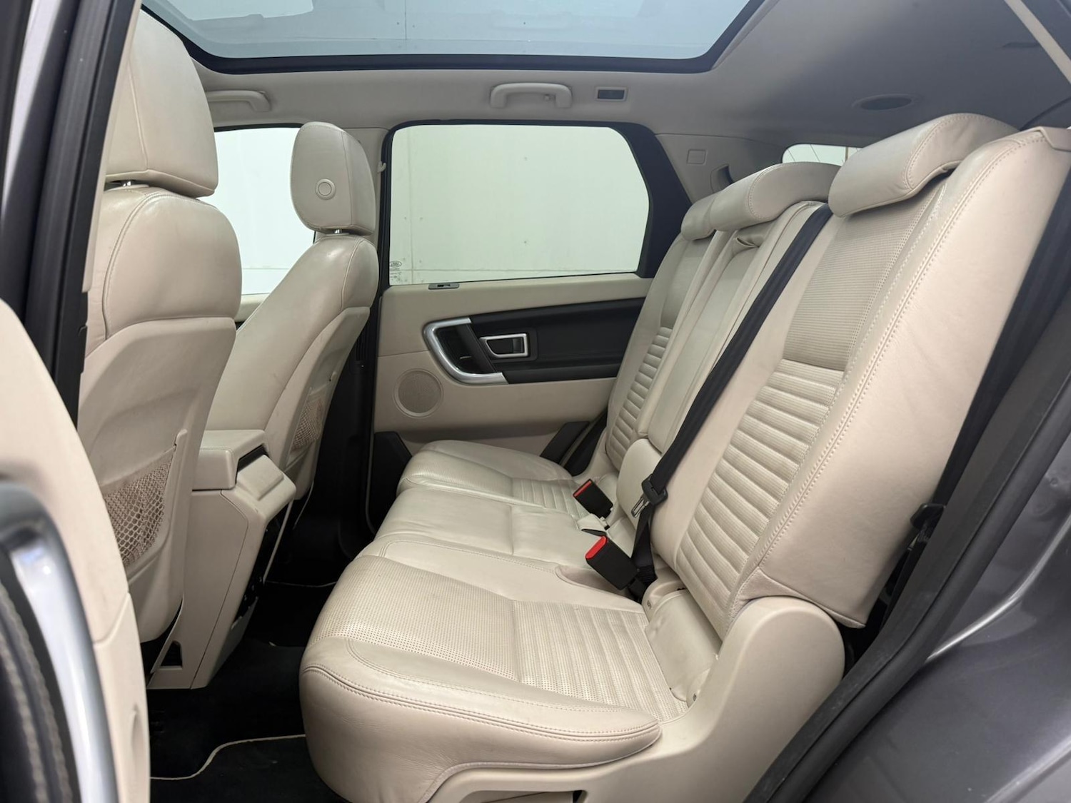 Used Land Rover Discovery Sport 2016 for sale - 76989733: Photo 42