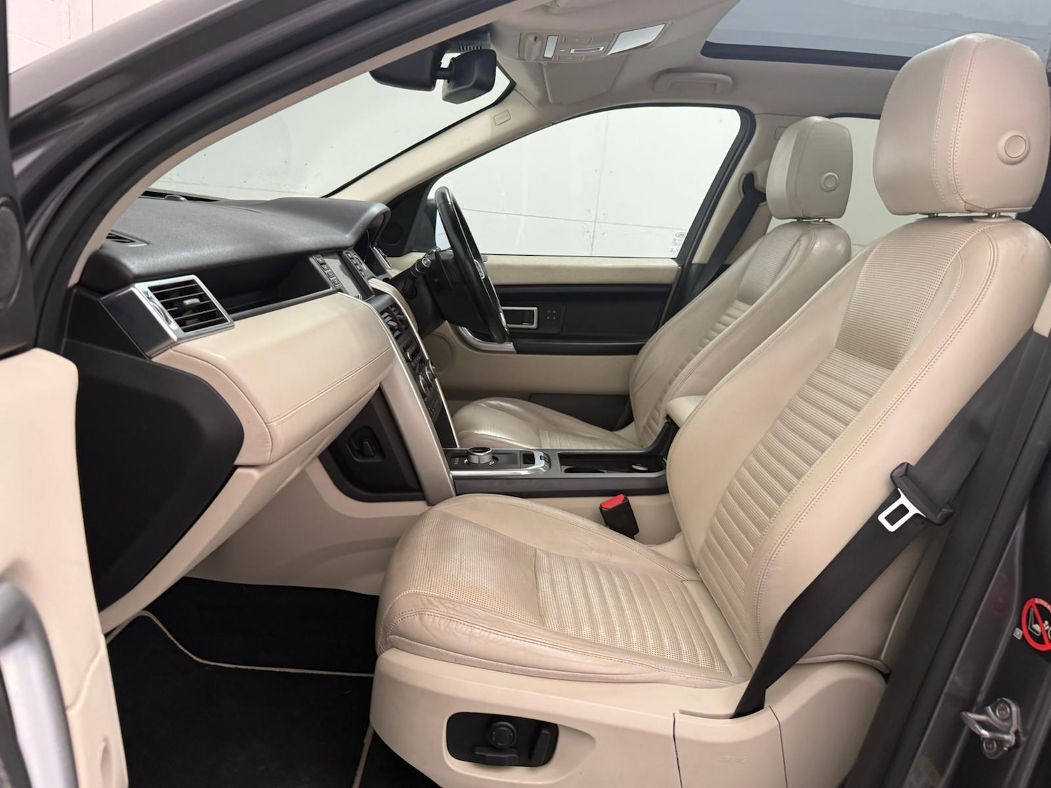 Used Land Rover Discovery Sport 2016 for sale - 76989733: Photo 43