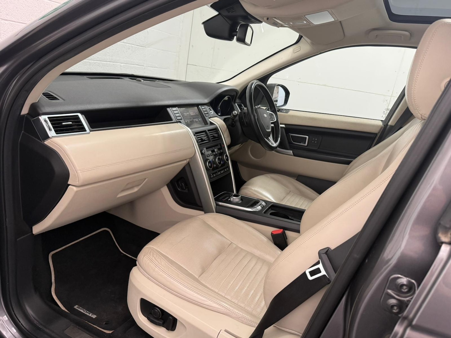 Used Land Rover Discovery Sport 2016 for sale - 76989733: Photo 44