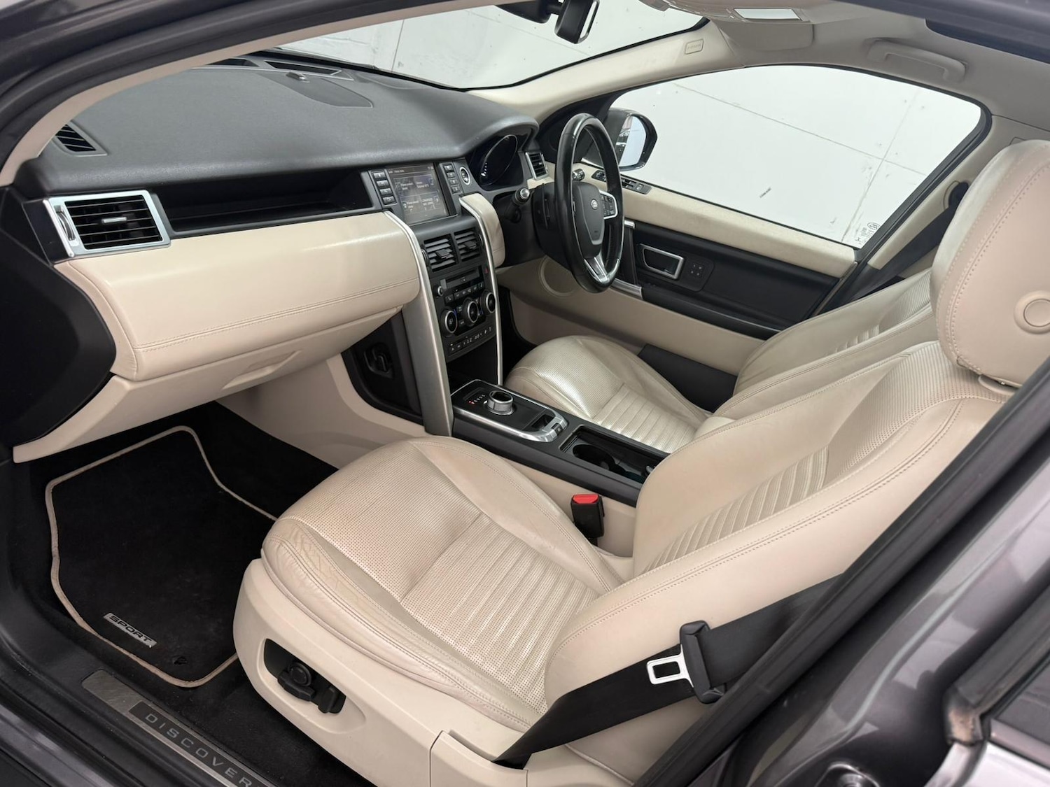 Used Land Rover Discovery Sport 2016 for sale - 76989733: Photo 46