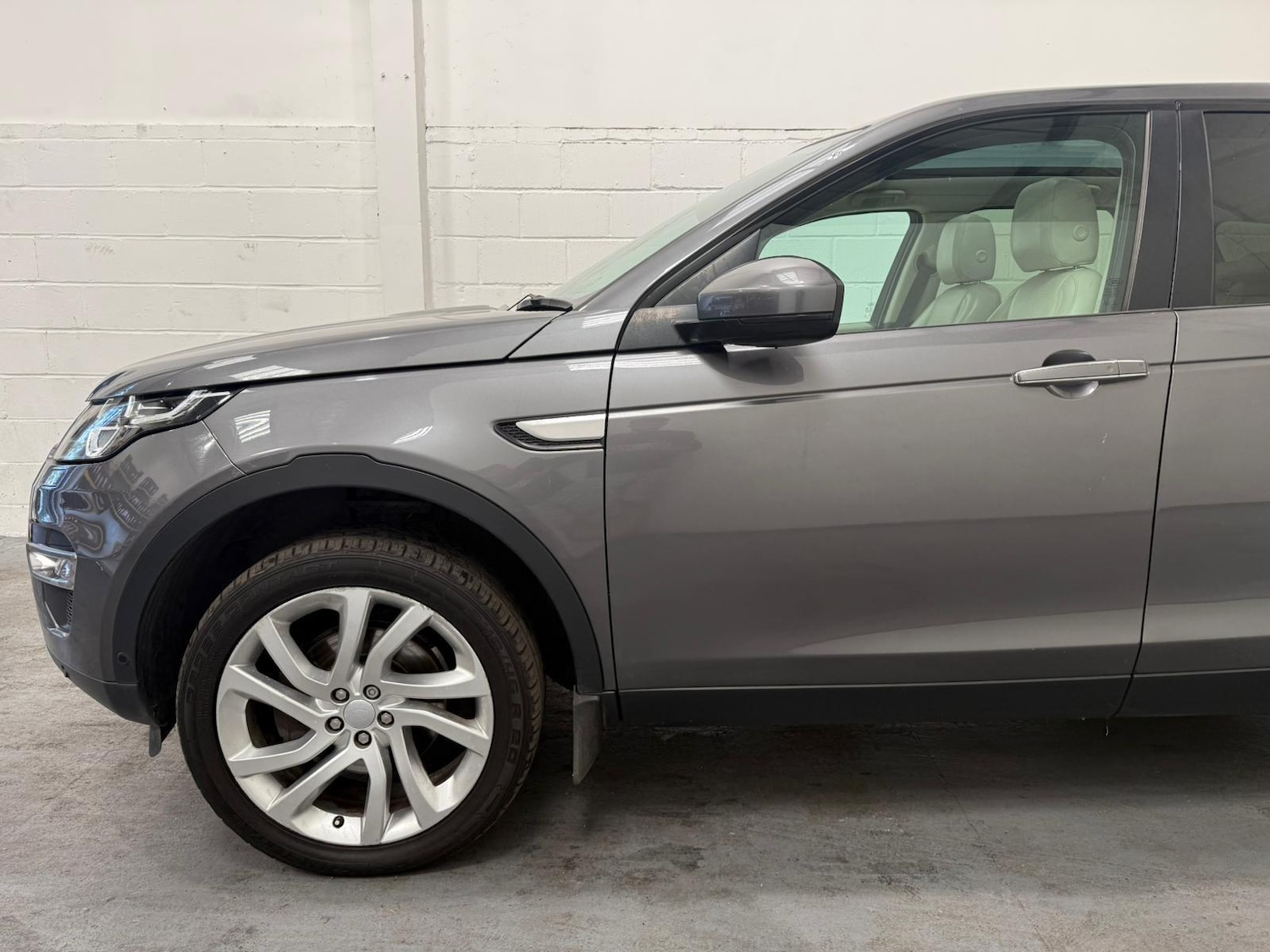 Used Land Rover Discovery Sport 2016 for sale - 76989733: Photo 8