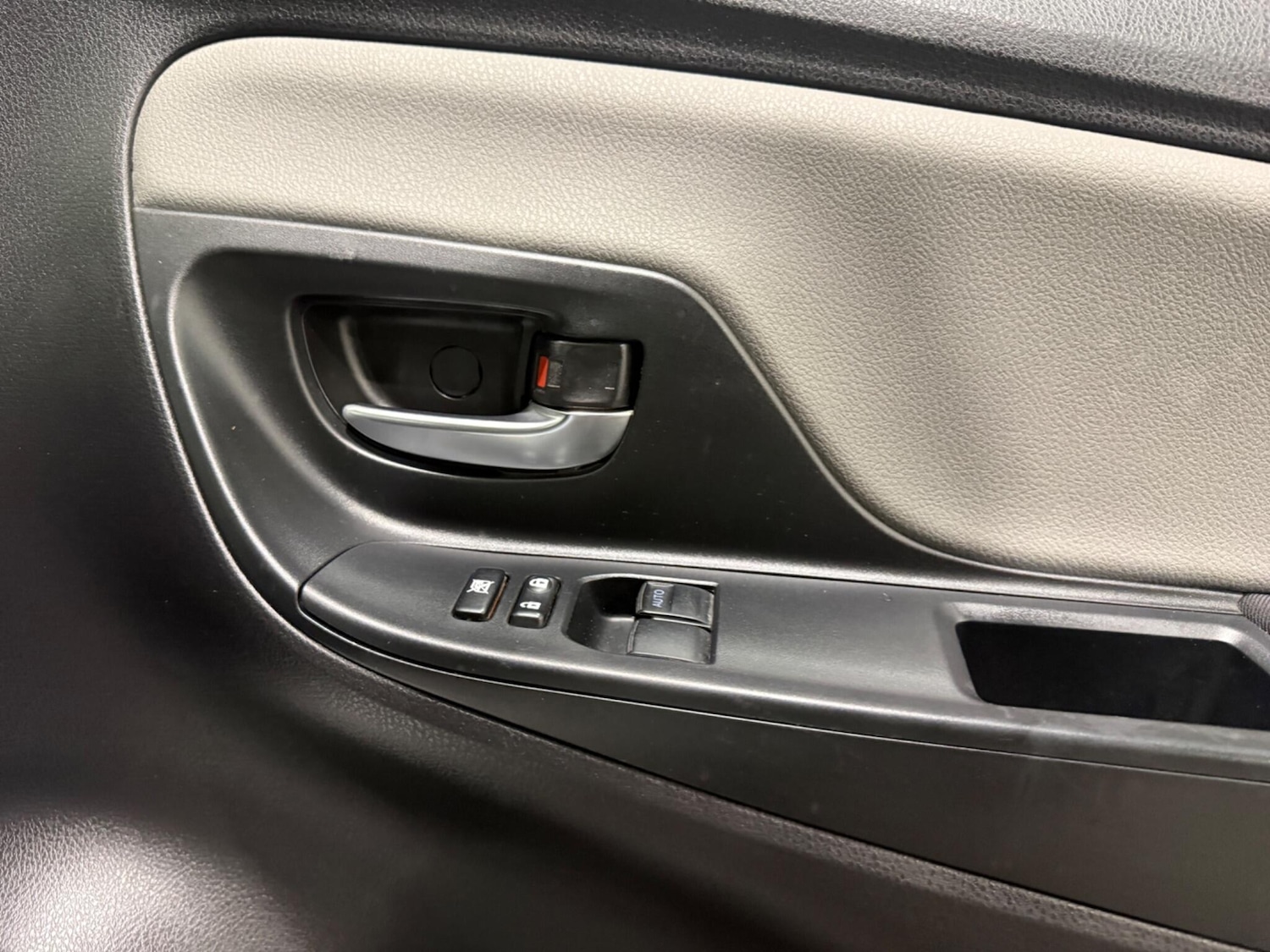 Used Toyota Yaris 2018 for sale - 76899461: Photo 32