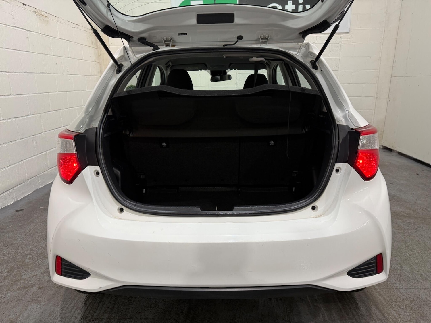 Used Toyota Yaris 2018 for sale - 76899461: Photo 37