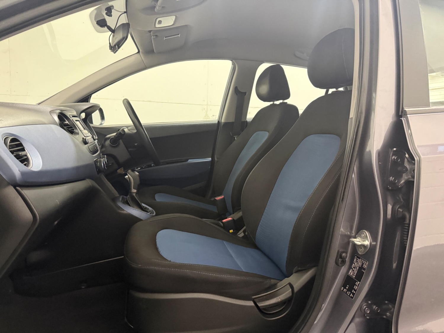 Used Hyundai i10 2015 for sale - 76689690: Photo 30