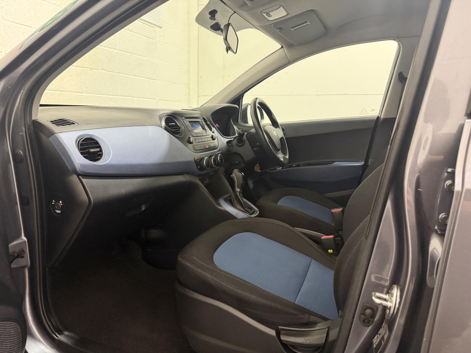 Used Hyundai i10 2015 for sale - 76689690: Photo 31