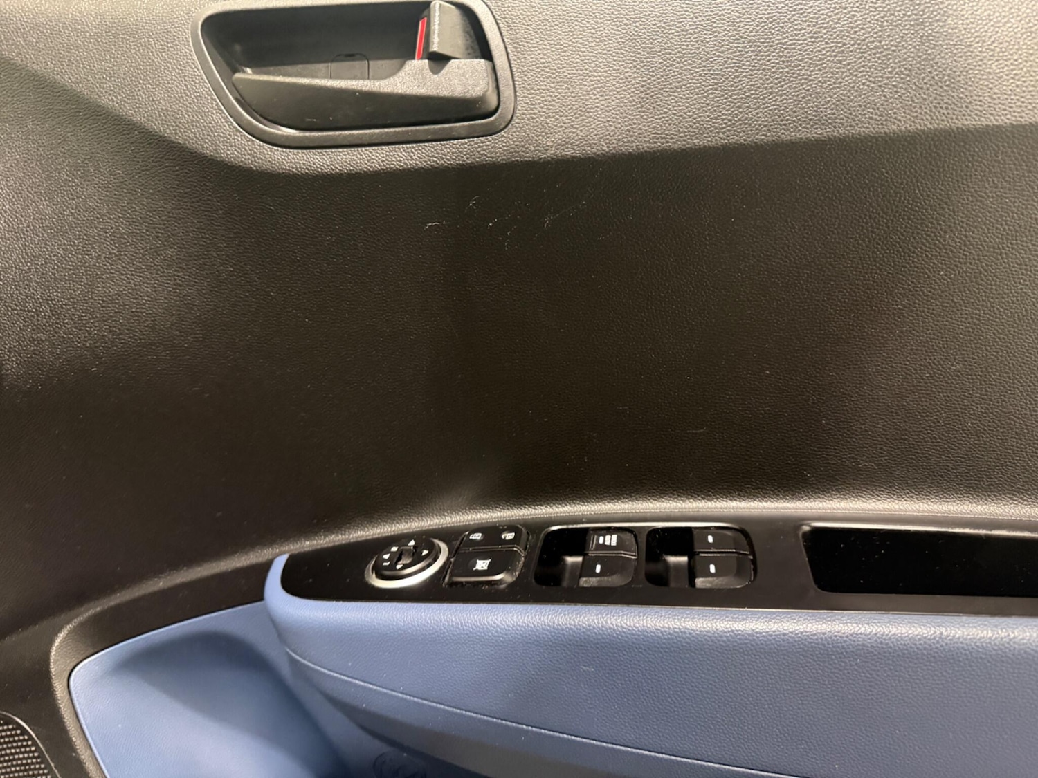 Used Hyundai i10 2015 for sale - 76689690: Photo 46