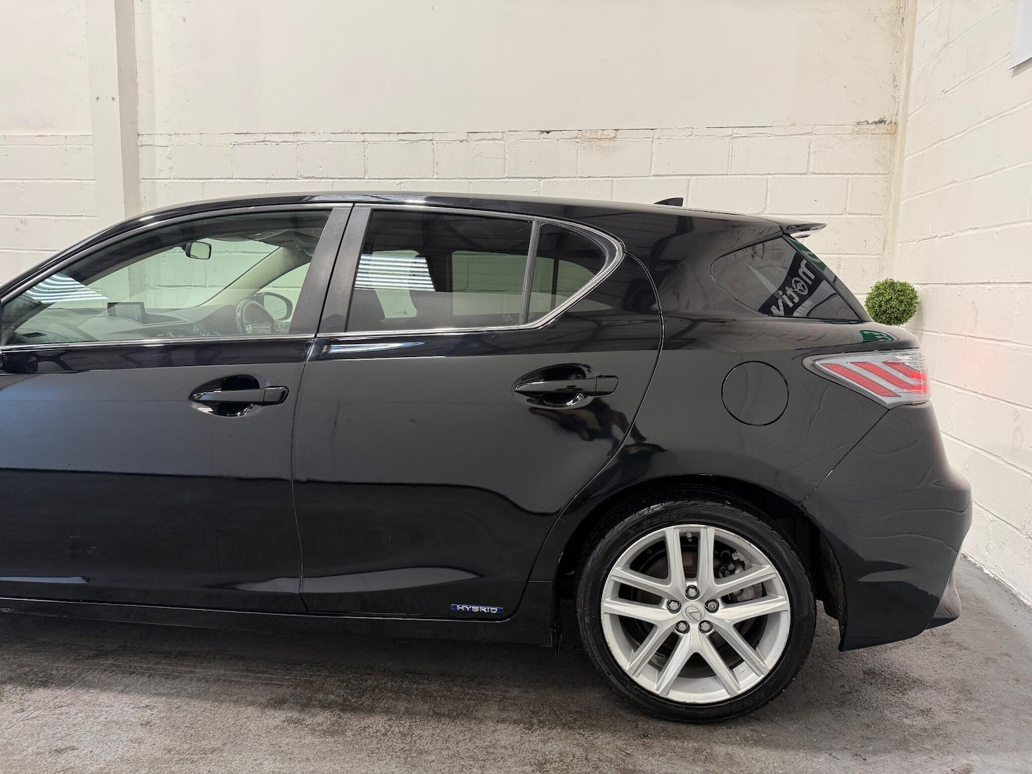 Used Lexus CT 2017 for sale - 76527710: Photo 8