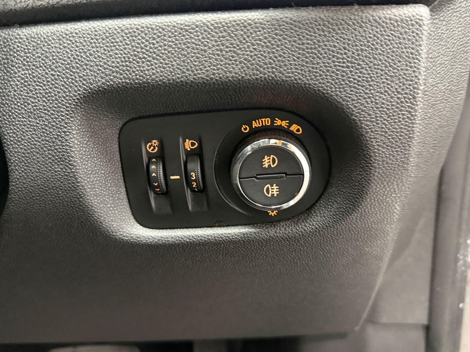 Used Vauxhall Corsa 2013 for sale - 75741789: Photo 26