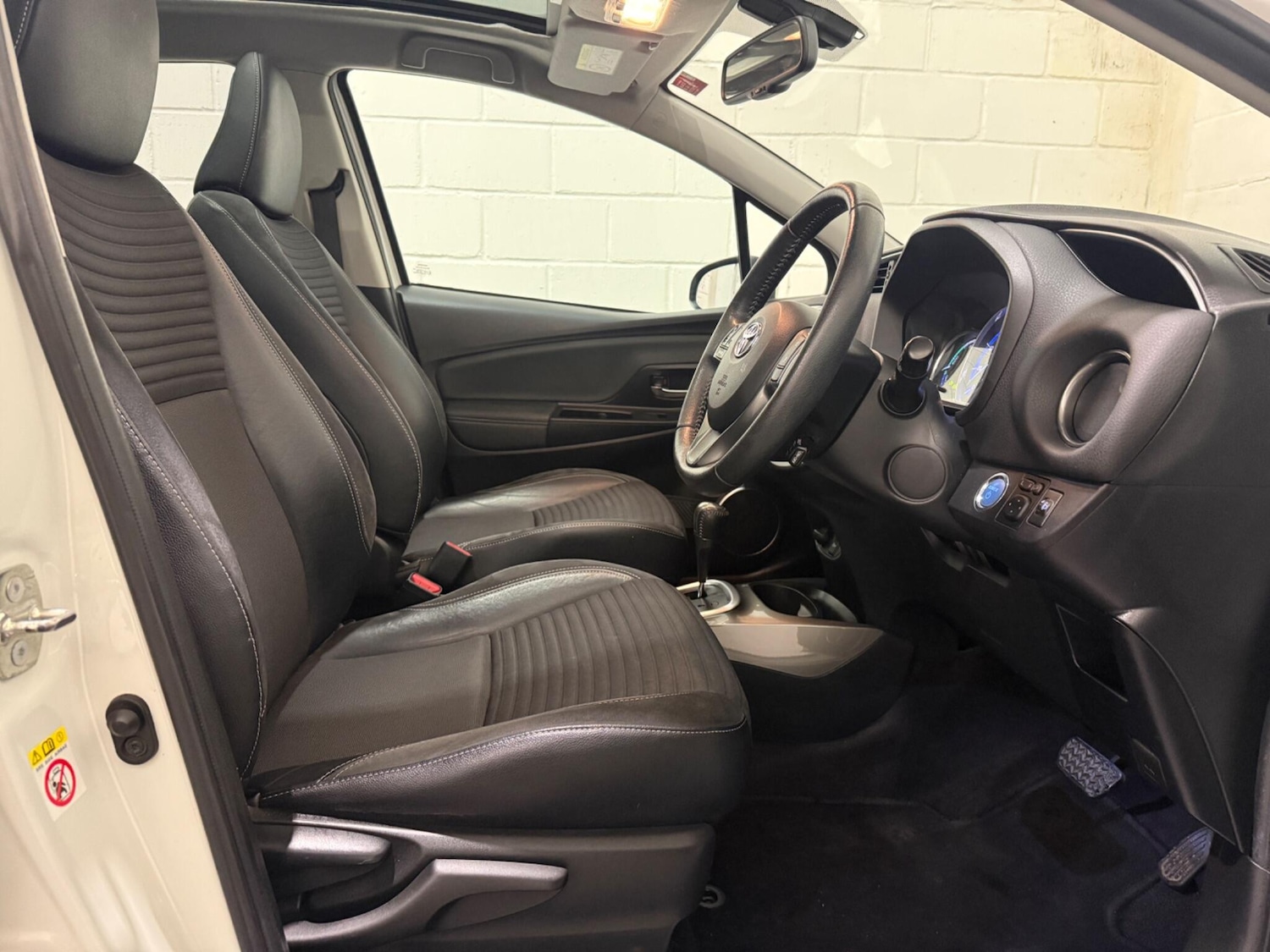 Used Toyota Yaris 2014 for sale - 77320191: Photo 21