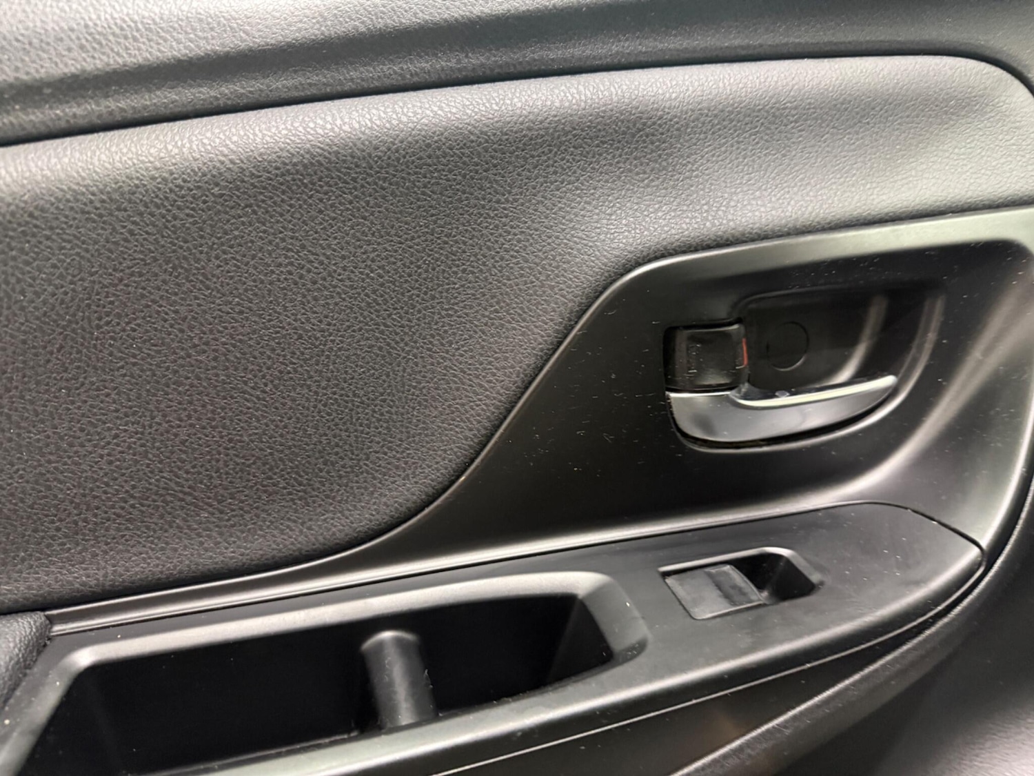 Used Toyota Yaris 2014 for sale - 77320191: Photo 31