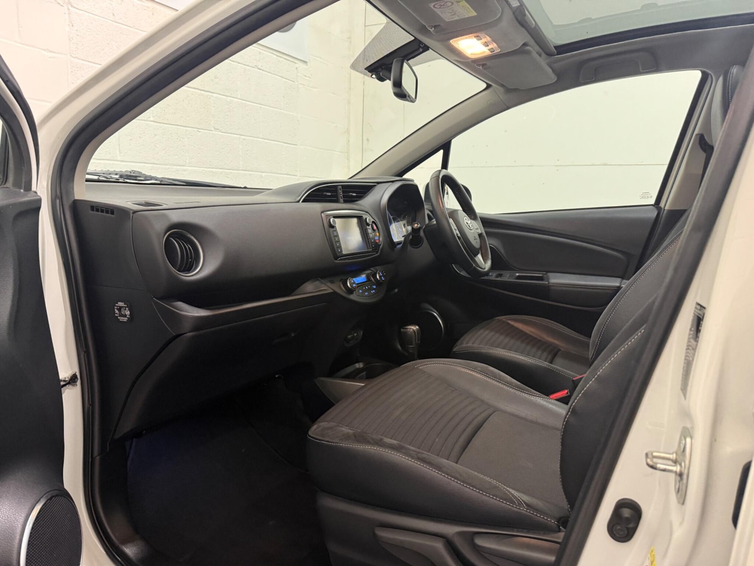 Used Toyota Yaris 2014 for sale - 77320191: Photo 36