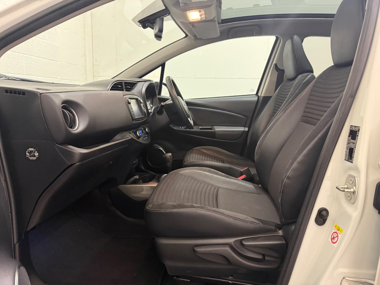 Used Toyota Yaris 2014 for sale - 77320191: Photo 37