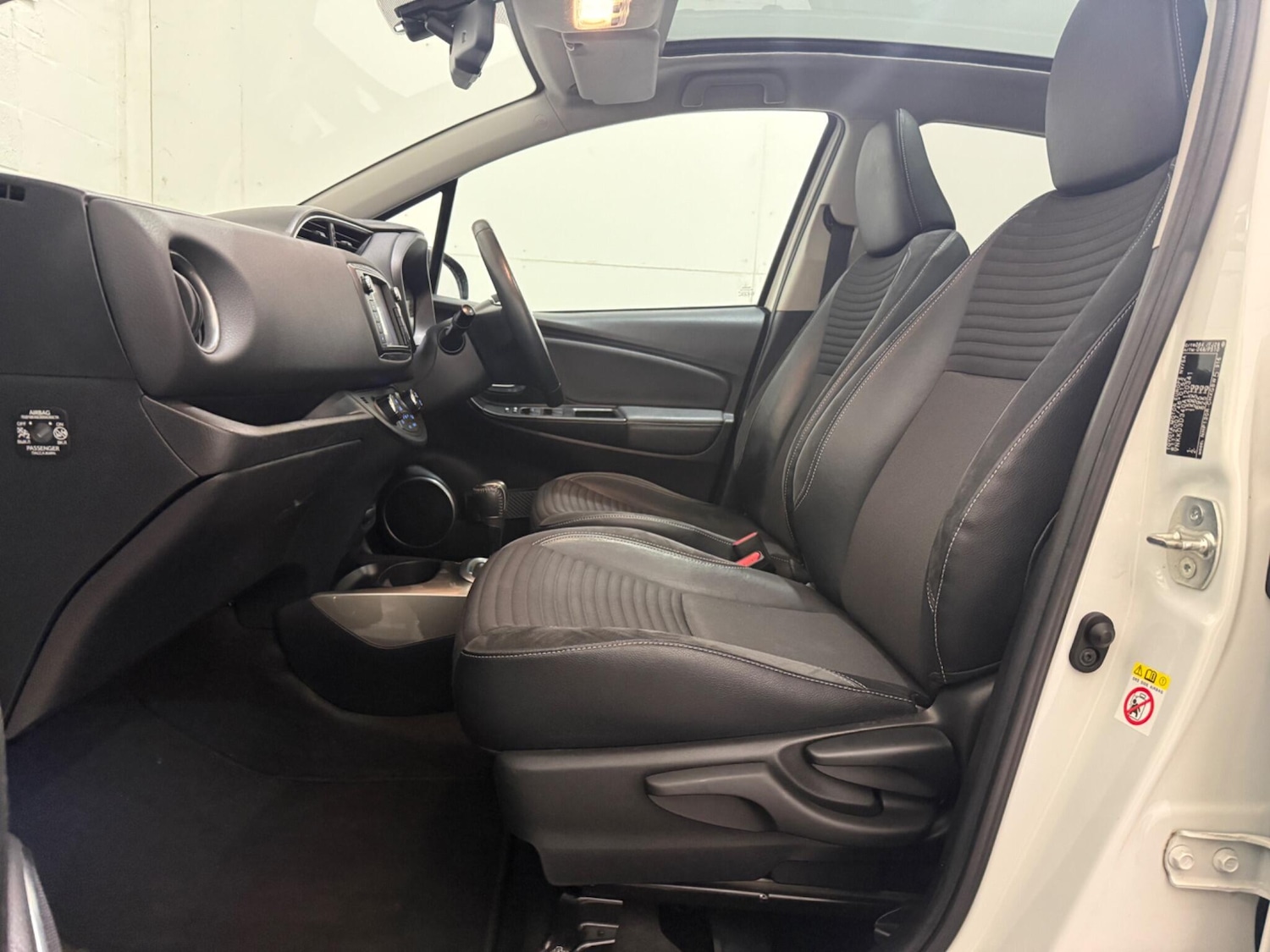 Used Toyota Yaris 2014 for sale - 77320191: Photo 38