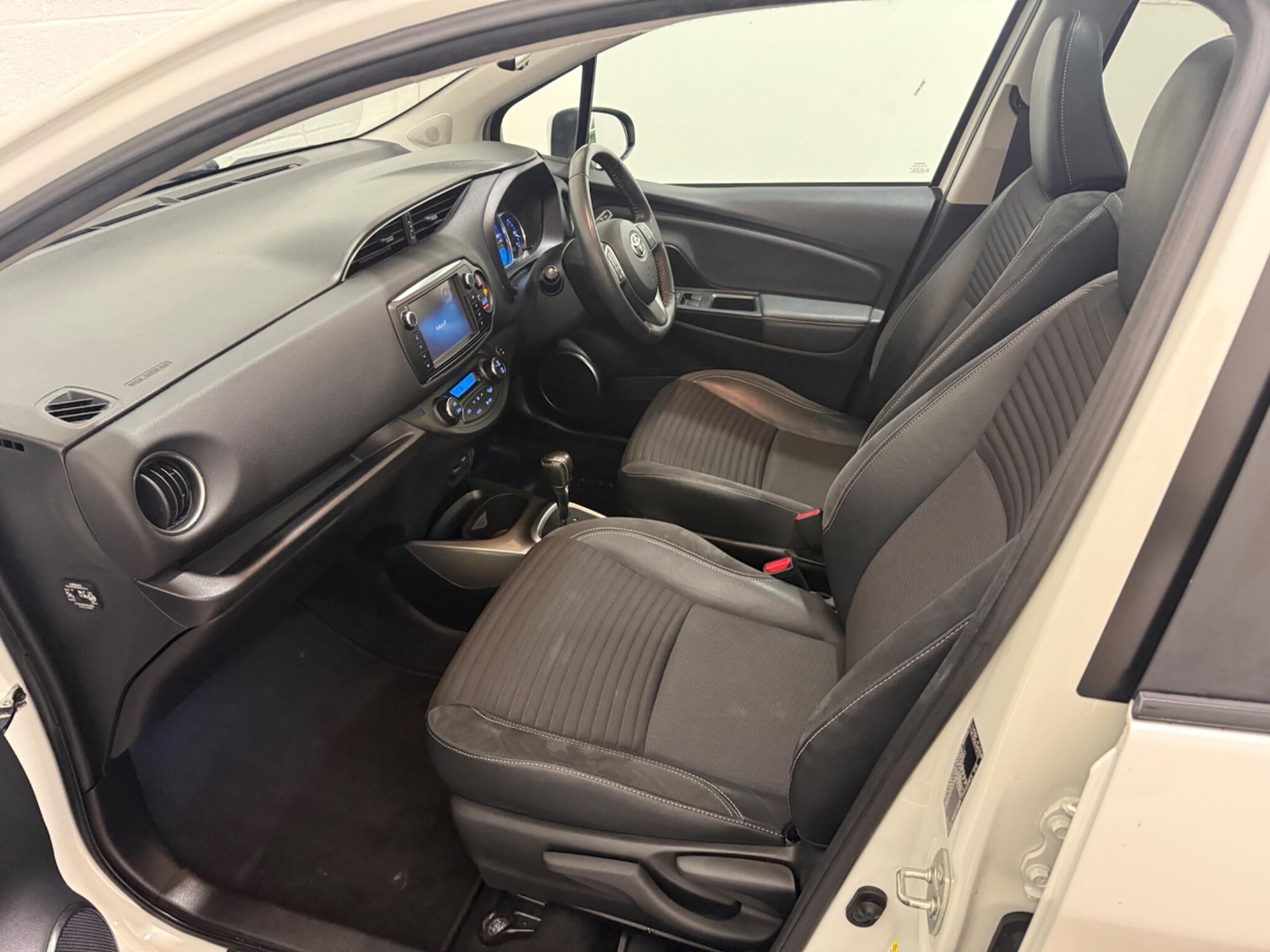 Used Toyota Yaris 2014 for sale - 77320191: Photo 39