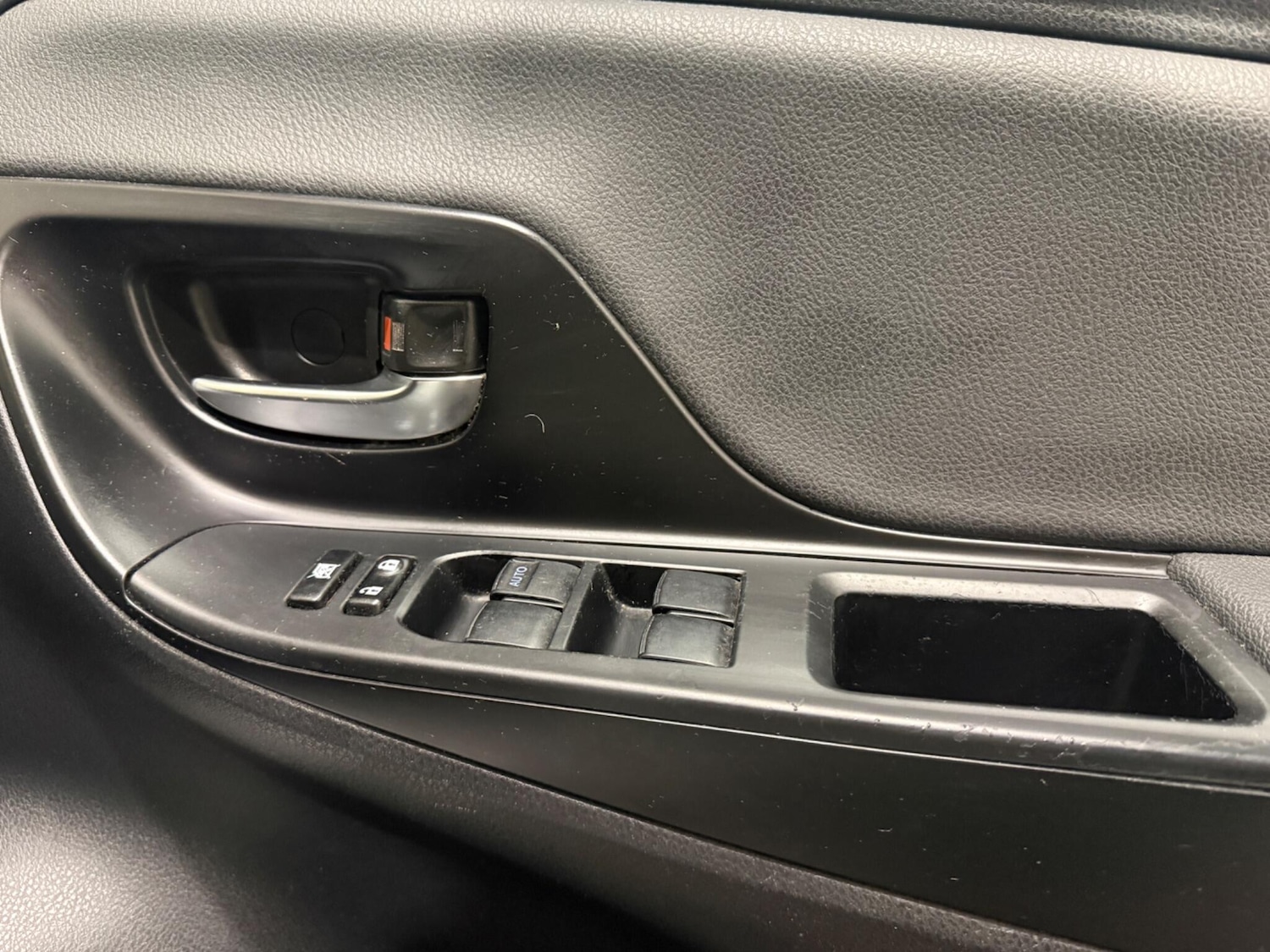 Used Toyota Yaris 2014 for sale - 77320191: Photo 47