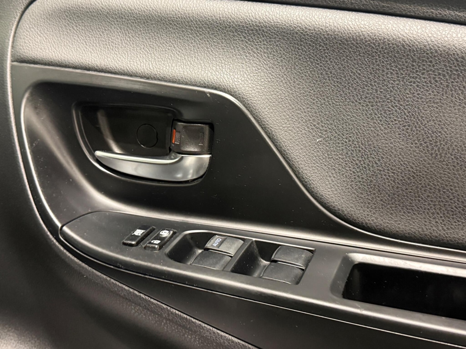 Used Toyota Yaris 2014 for sale - 77202952: Photo 30