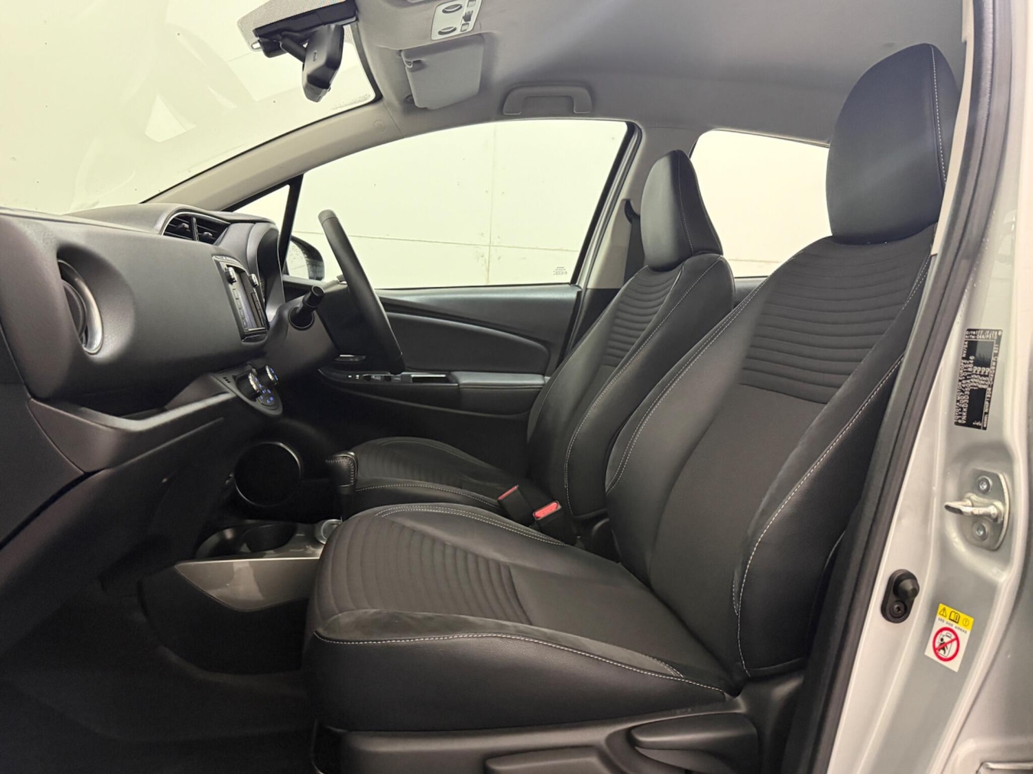 Used Toyota Yaris 2014 for sale - 77202952: Photo 36