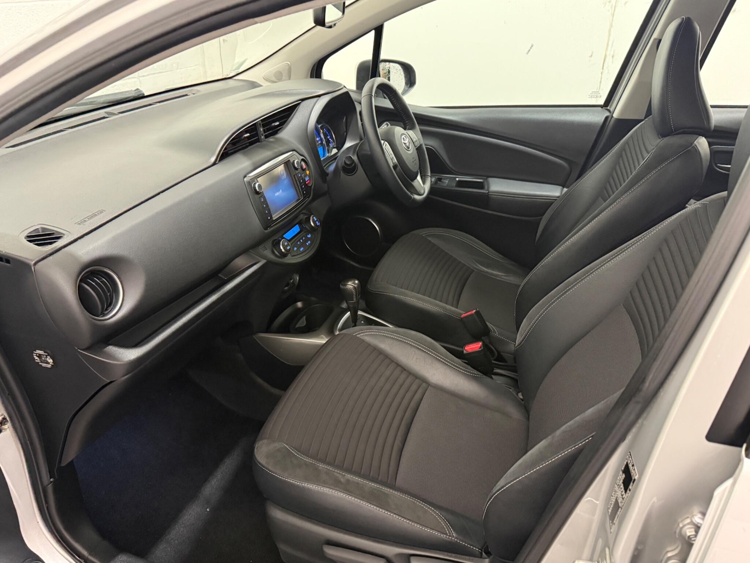 Used Toyota Yaris 2014 for sale - 77202952: Photo 38