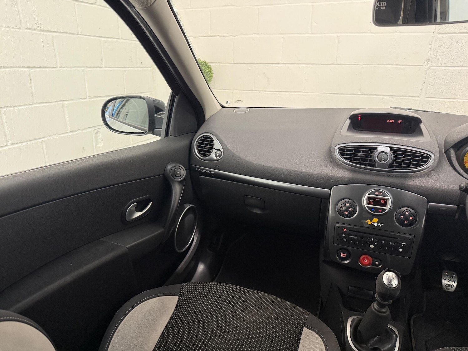 Used Renault Clio for sale - 76538343: Photo 15