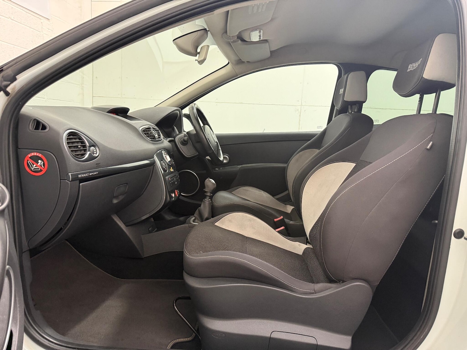 Used Renault Clio for sale - 76538343: Photo 32