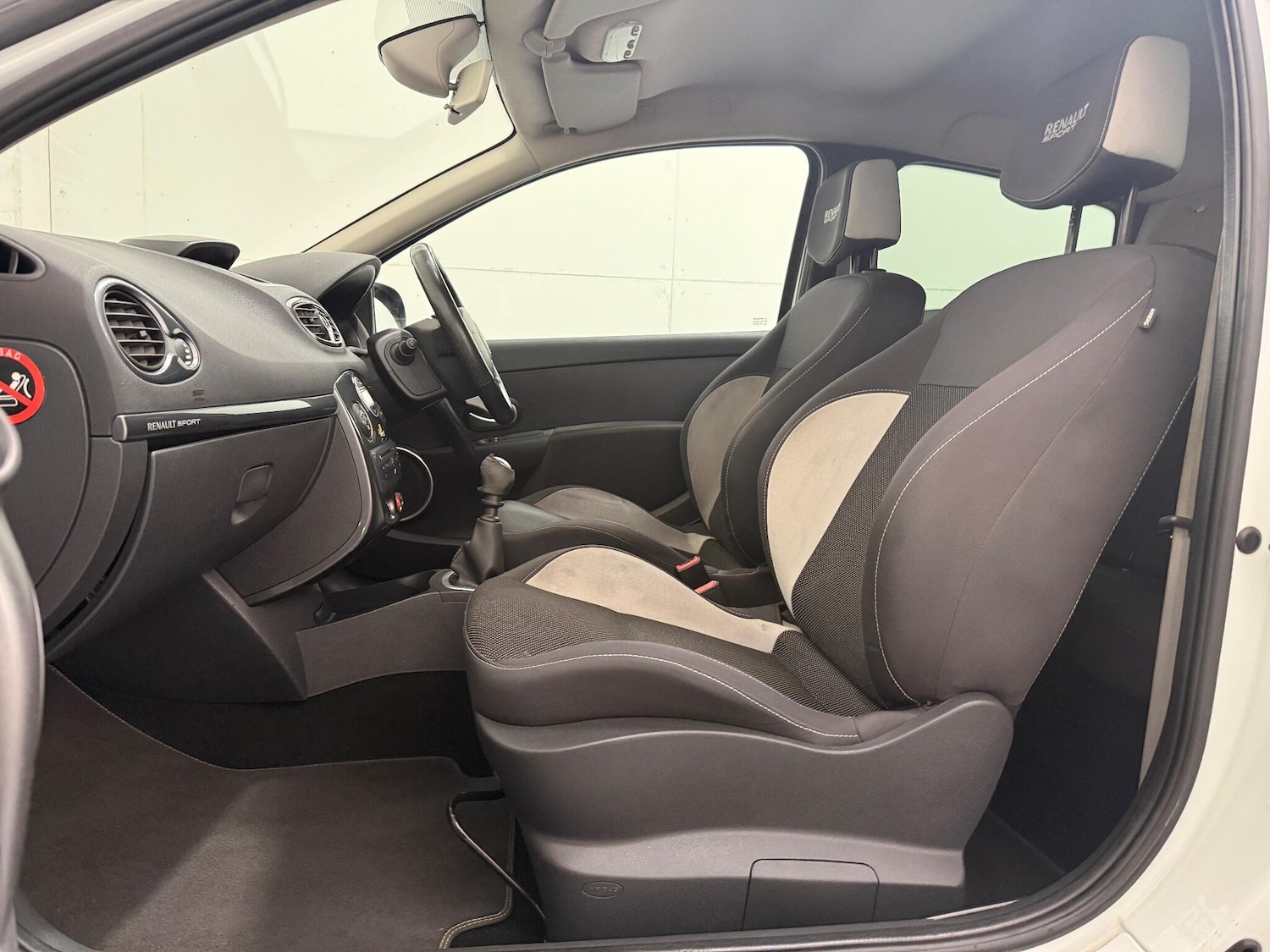 Used Renault Clio for sale - 76538343: Photo 33