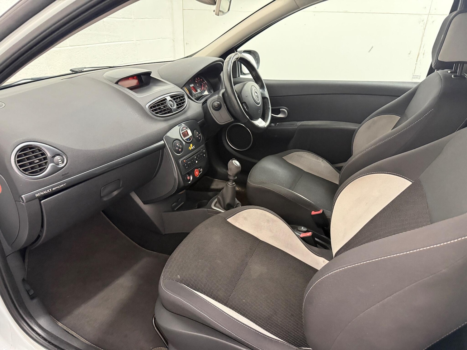 Used Renault Clio for sale - 76538343: Photo 35