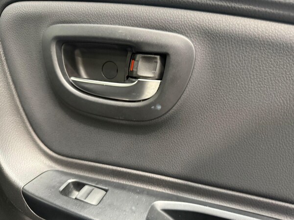 Used Toyota Yaris 2014 for sale - 76020804: Photo 32
