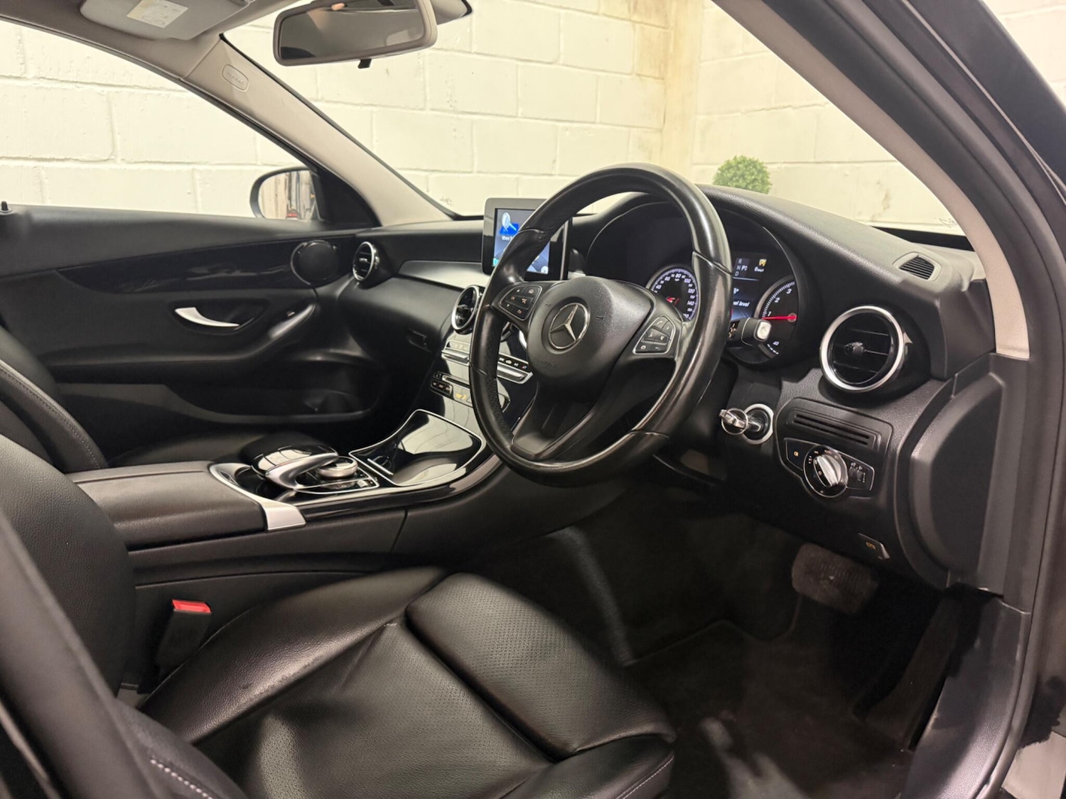 Used Mercedes-Benz C Class 2015 for sale - 77509876: Photo 17