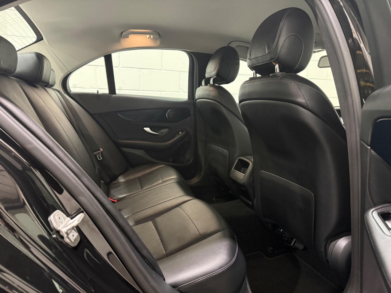 Used Mercedes-Benz C Class 2015 for sale - 77509876: Photo 25