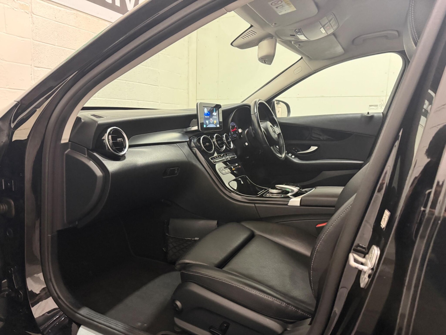 Used Mercedes-Benz C Class 2015 for sale - 77509876: Photo 38