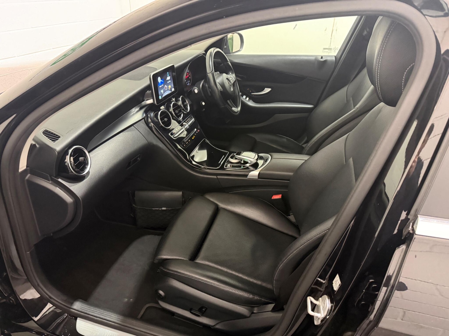 Used Mercedes-Benz C Class 2015 for sale - 77509876: Photo 39