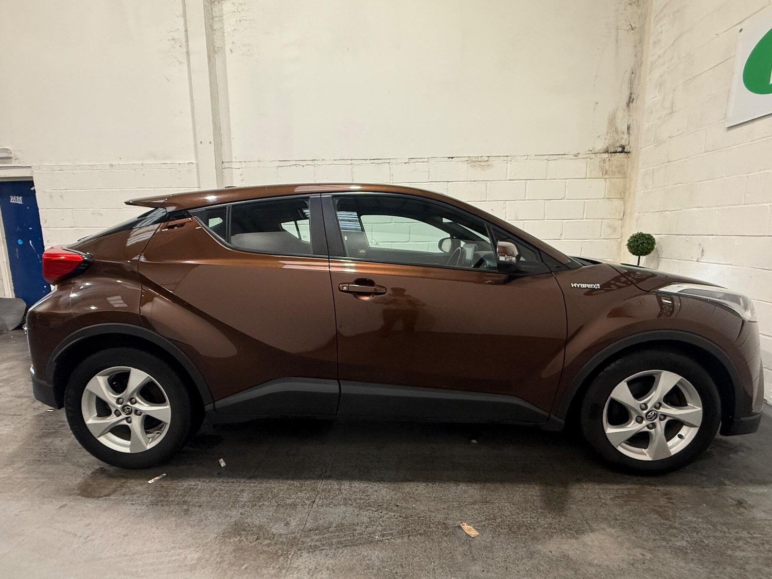 Used Toyota C-HR for sale - 77925333: Photo 11